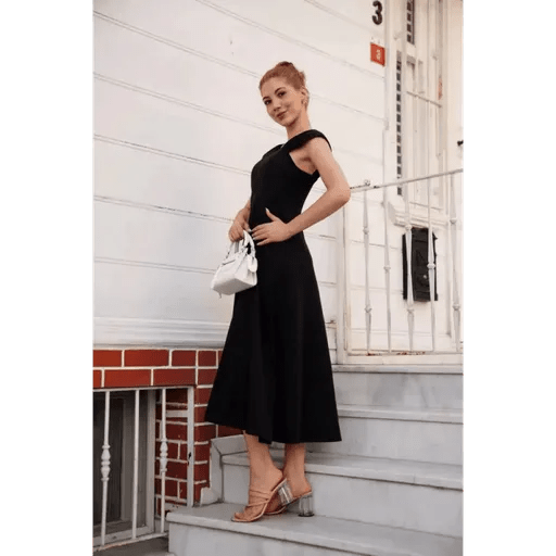 U yaka prenses elbise - Şıklığın ve zarafetin buluştuğu özel tasarım - ÖZER&HERMİN