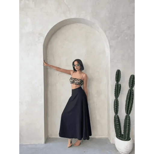 Uzun Astarli Etek Modeli ile Şıklığı Yakalayın - ÖZER&HERMİN