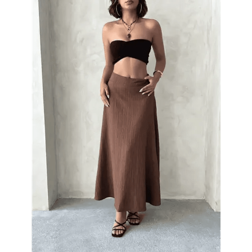 Uzun Astarli Etek Modeli ile Şıklığı Yakalayın - ÖZER&HERMİN