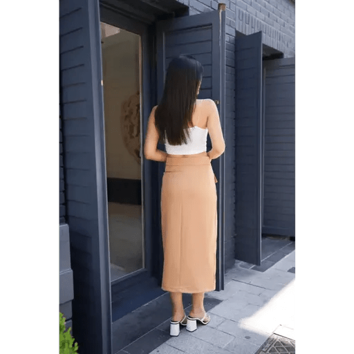 Uzun Dugmeli Etek ile Şıklığı Yakalayın - ÖZER&HERMİN