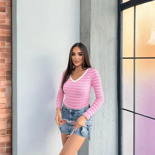 V Yaka Cizgili Bluz - Şık ve Rahat Tasarım - ÖZER&HERMİN