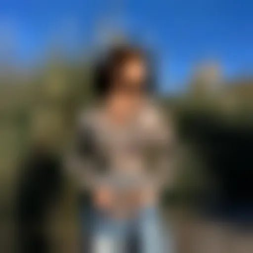 V Yaka Cizgili Bluz - Şık ve Rahat Tasarım - ÖZER&HERMİN