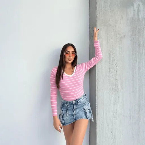 V Yaka Cizgili Bluz - Şık ve Rahat Tasarım - ÖZER&HERMİN