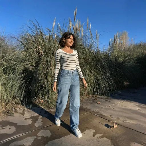 V Yaka Cizgili Bluz - Şık ve Rahat Tasarım - ÖZER&HERMİN