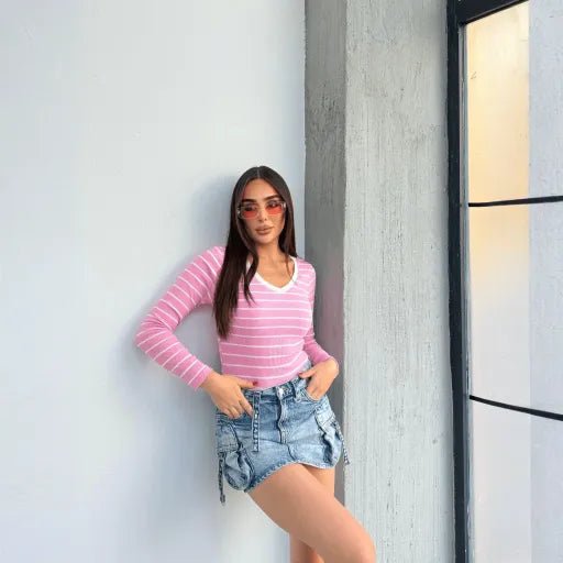 V Yaka Cizgili Bluz - Şık ve Rahat Tasarım - ÖZER&HERMİN