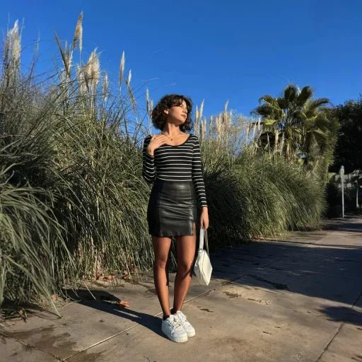 V Yaka Cizgili Bluz - Şık ve Rahat Tasarım - ÖZER&HERMİN