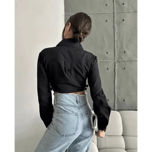 Yani Kemer Detayli Crop Gomlek - Şık ve Modern Tasarım - Özer&Hermin