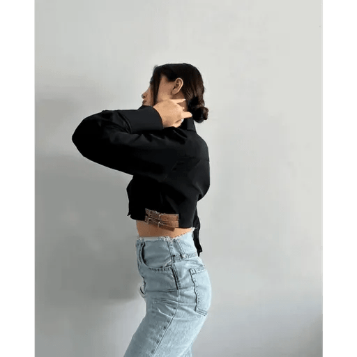 Yani Kemer Detayli Crop Gomlek - Şık ve Modern Tasarım - ÖZER&HERMİN